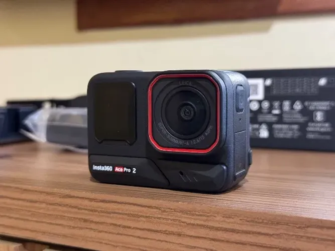 Camera 8k Insta360 Ace Pro 2 Leica c/ 02 baterias + super combo criativo