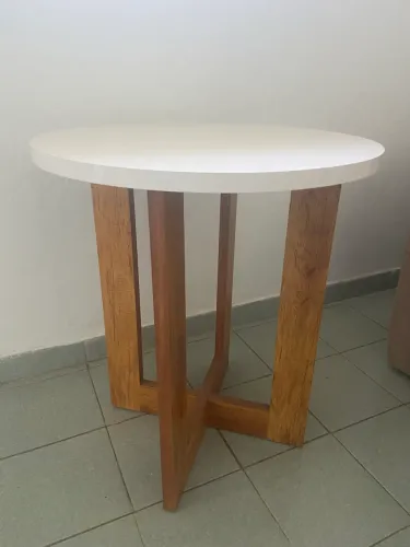 Mesinha lateral pouco usada