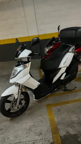 Moto em bom estado 