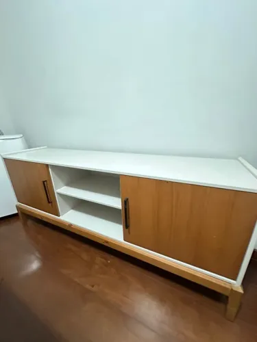 Rack sala branco com amadeirado