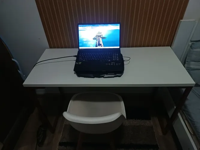 Acer Nitro V15/Mesa Branca/Cadeira Branca/Base Refrigerada Hoopsom