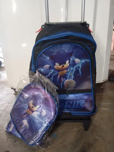 Mochila Sonic com rodinhas acompanha estojo e lancheira 