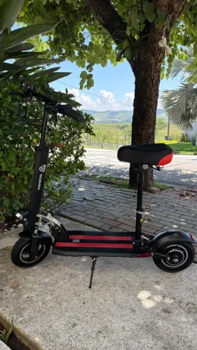 Patinete elétrico Baoshima modelo K10 com banco removível