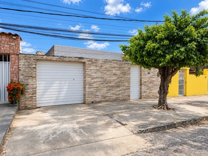 Casa no Cordeiro com 4 quartos, 2 suítes e garagem para 3 carros!