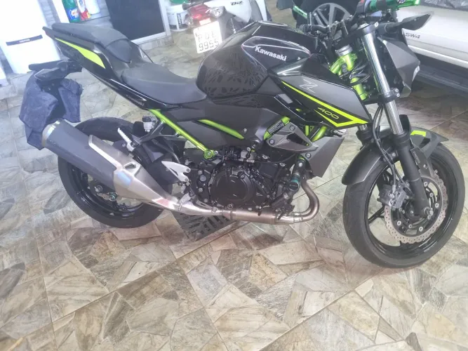 Moto  muito conservada  copia de chave  manual  revisada em consecionaria  em meu nome.