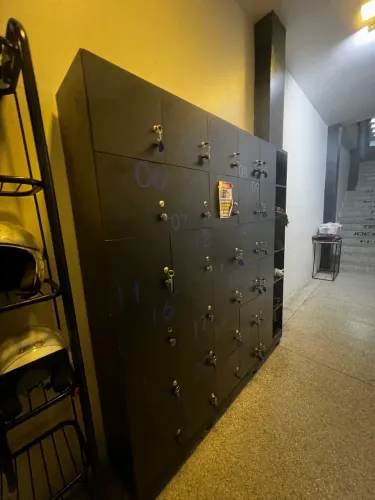 Armário guarda volume todo em MDF com 30 compartimentos