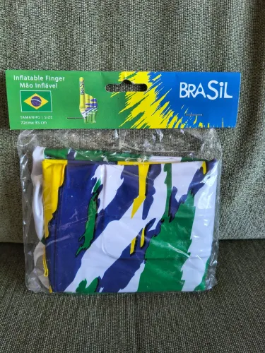 Mão inflável gigante Brasil