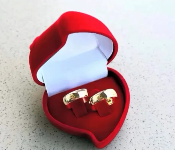 Par de alianças 6mm - Moeda com banho de ouro 18k