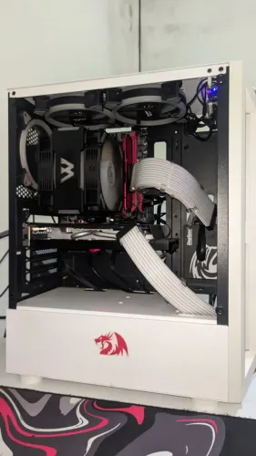 ? PC GAMER / WORKSTATION - POTENTE E ESTILOSO ?