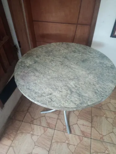 Mesa para quatro cadeiras, somente a mesa