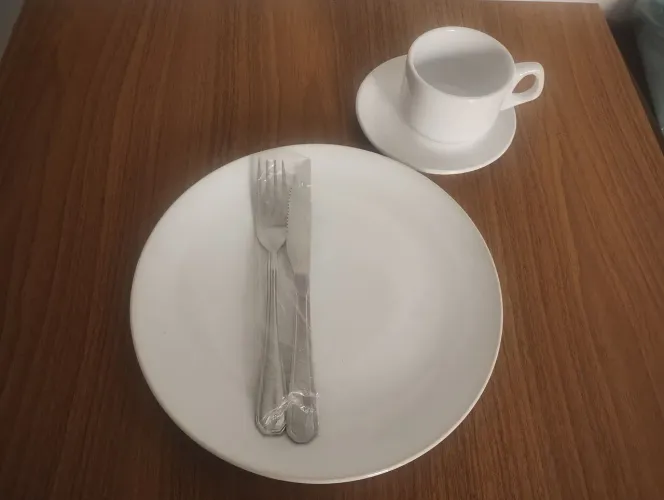 Contujnto de Prato e Xicara + Talher porcelanato restaurante/padaria