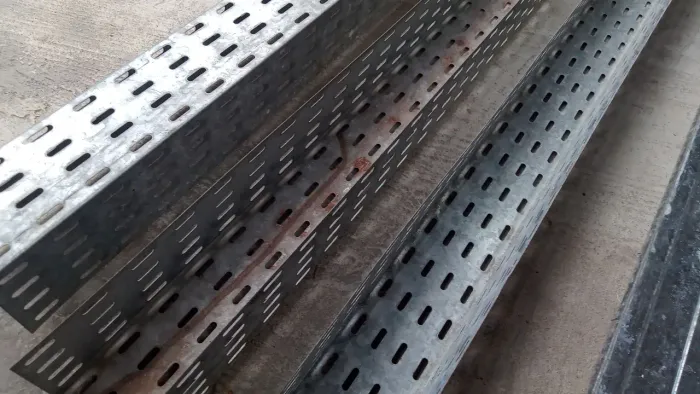 Eletrocalha MAXTIL Perf U 100 x 100 x 3000 mm - USADO, 3 UNIDADES