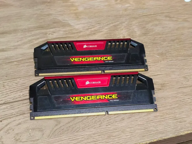 Memórias Corsair Vengeance 16GB DDR3 2400Mhz