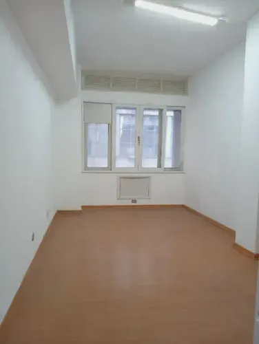 Salas comerciais de 20 a 24m² no Centro (próximo à Candelária)
