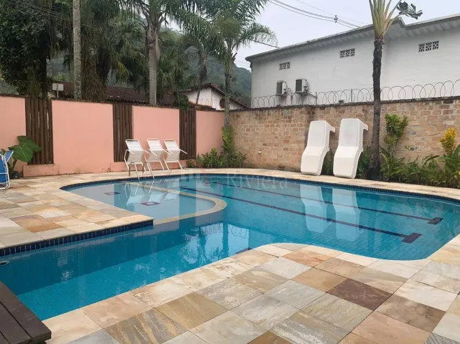 Casa em Condomínio a 200m da Praia, Locação Anual em Camburizinho.