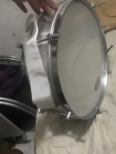 VENDO CAIXA TAROL 14x15 COM BAQUETA,talabarte branco NUNCA FOI USADO