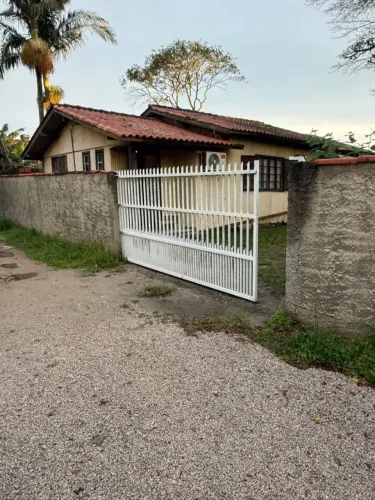 Casa à venda - 2 quartos | Terreno de 272 m² | Próxima à lagoa e à praia