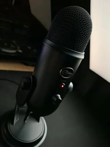 Microfone Logitech Blue Yeti Classic Preto - Revisado e Higienizado