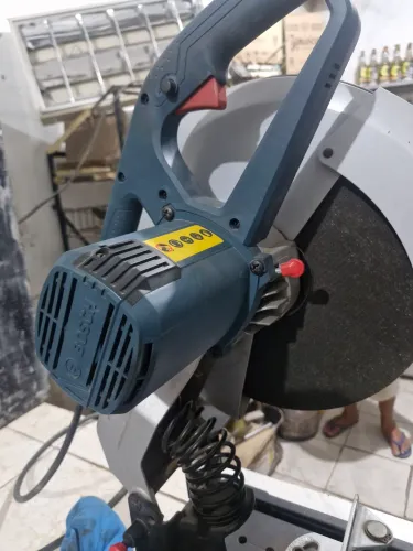 Serra Policorte Profissional Bosch GCO220 pouco usada toda original