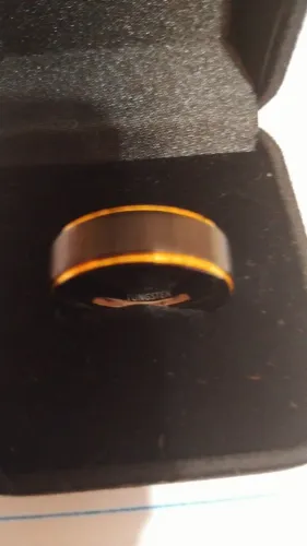 Anel masculino de Tungstênio Preto com filete Dourado aro 28/29