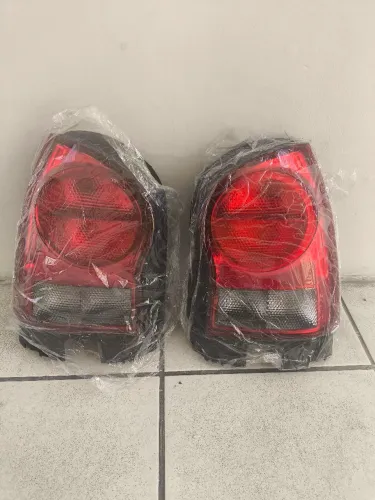 Par de lanternas do Gol G4 fumê novas 