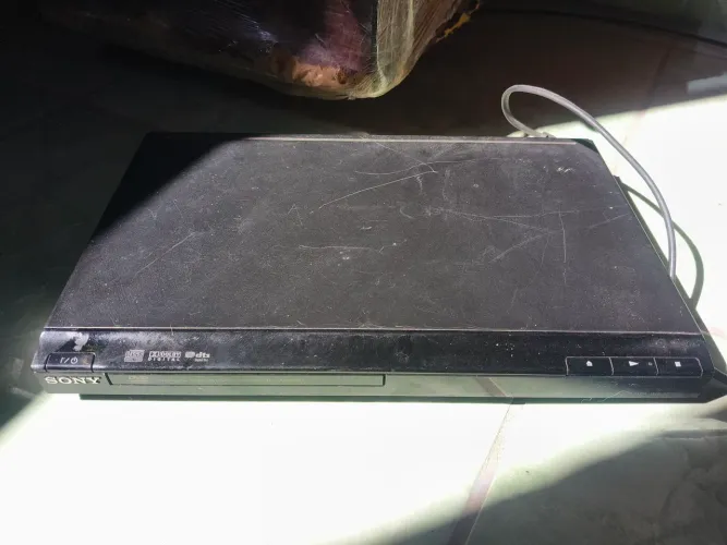 DVD Player da marca Sony,  DVP-SR200P.