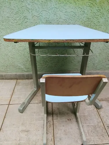 Mesinha c cadeirinha p criança 