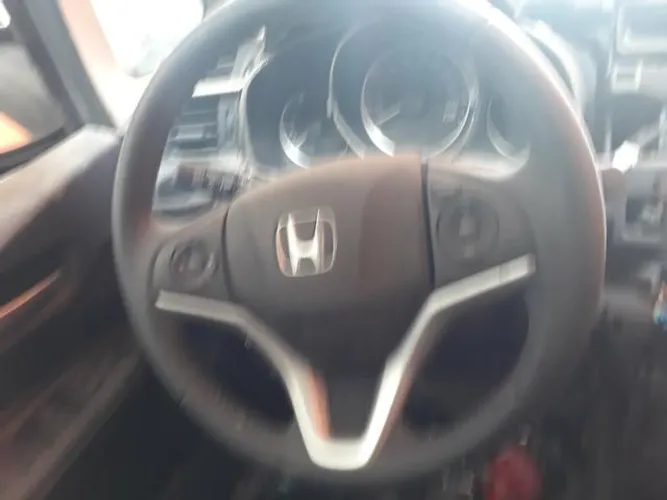 Volante com comandos do Honda fit