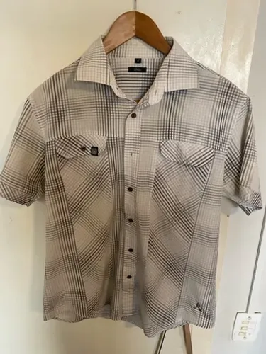 Camisa xadrez Dewa?
