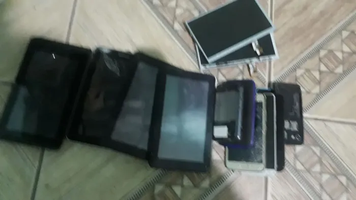 Tablets e celulares pra retirar peças 
