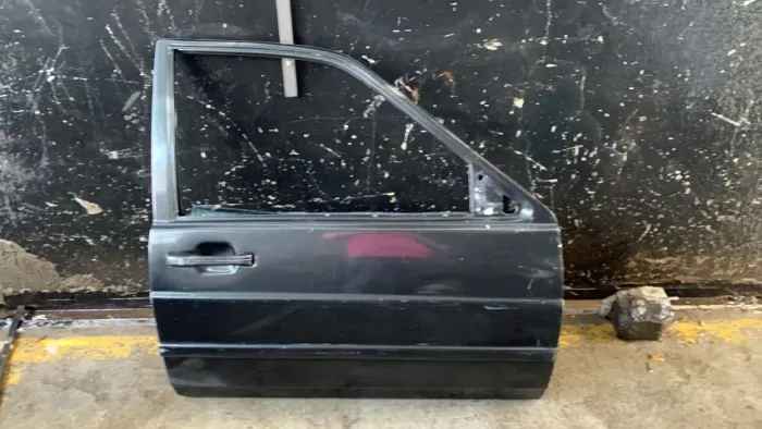 Porta Dianteira Direita Vw Santana 4 Pts 92-97