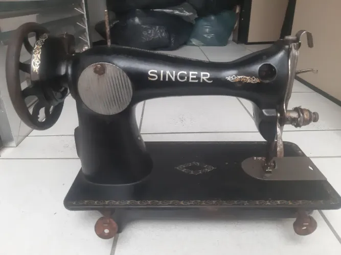 Máquina de costura Singer antiga importada