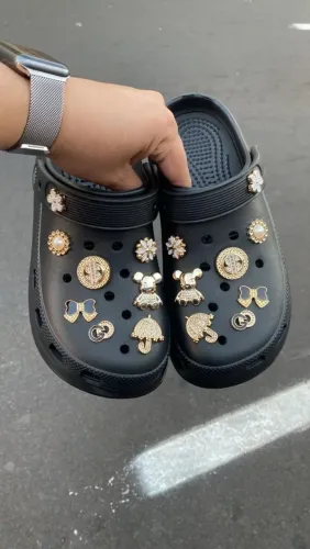 Crocs Preto Personalizado com Charms