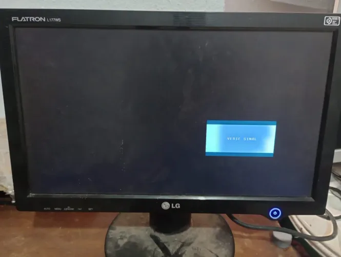 Monitor LG Flatron L177WS 17 polegadas com defeito