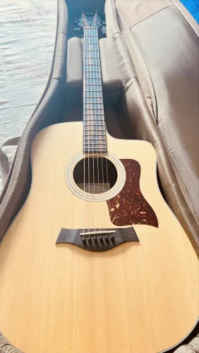 Violão de aço Taylor 210ce  em excelente estado (Não aceito trocas).
