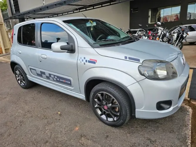 Fiat Uno Sporting 1.4 EVO Fire Flex 8V 4P 2012