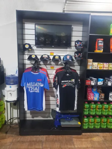 Prateleira expositores em Madeira MDF 