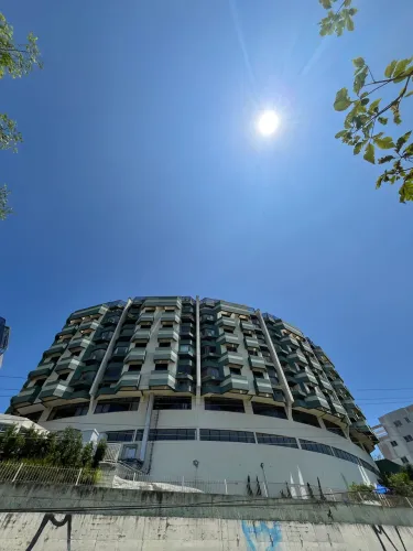 Alugo cobertura no estreito de 2 quartos + 1 escritório com piscina e vista mar 