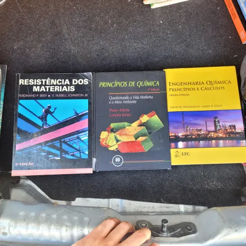 Livros cursos Engenharia - Livros de Química e Resistência dos Materiais