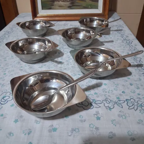 Taças em inox com colheres para sobremesas 12 peças.