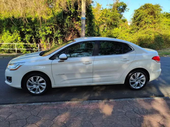 Citroen C4 Lounge Tendance 2.0 Flex 4P Aut. 2014 baixo km 