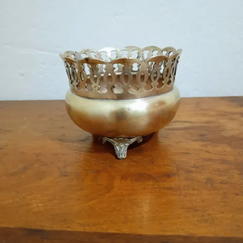 Antigo cachepô de bronze 