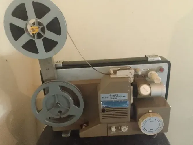 Projetor super 8 Canon S 400 foncionando