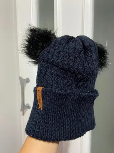 Touca Preta Pompom