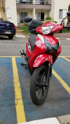 Moto de garagem moto de mulher.