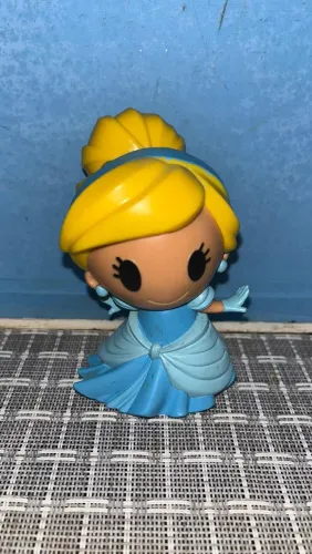 Boneca Disney Princesa Colecionável - Cinderela
