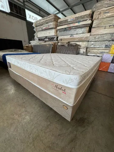 Cama casal com colchão Montreal molas ensacadas