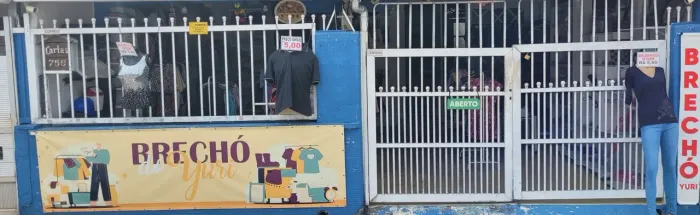 Brechó do YURI.  Qualquer peça de roupa por 5 reais.
