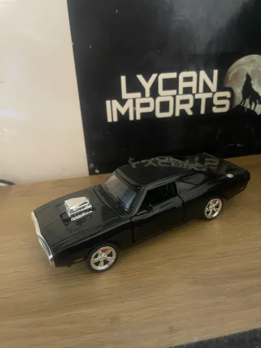 Carrinho em miniatura Dodge charger Toreto