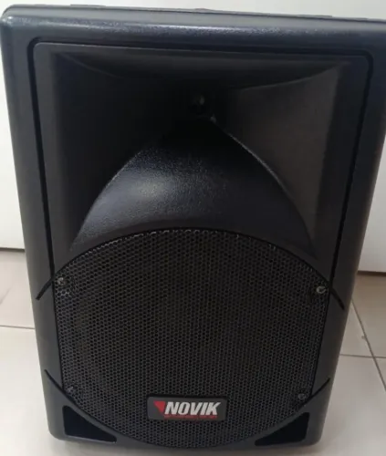 Caixa ativa Novik Evo 100A Two-Way Amplified Speaker Bluetooth 100Wrms.